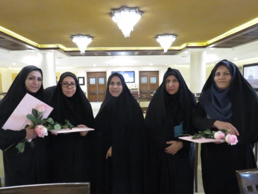 تقدیر از اساتید، اعضای هیئت علمی و کارکنان اداری خانم به مناسبت ولادت حضرت فاطمه (س) و روز زن 12