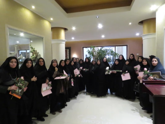 تقدیر از اساتید، اعضای هیئت علمی و کارکنان اداری خانم به مناسبت ولادت حضرت فاطمه (س) و روز زن 13