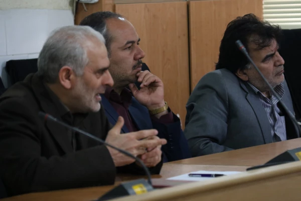 اولین جلسه شورای پردیس شهیدان پاک نژاد یزد 5