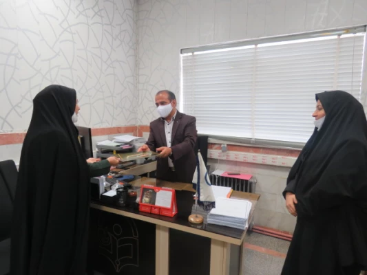 تبریک به کارکنان اداری پردیس به مناسبت روز معلم 4