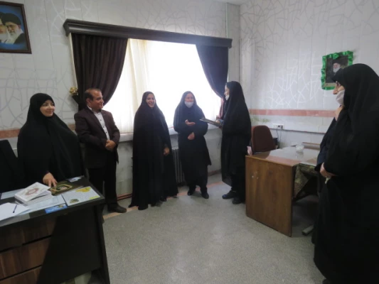 تبریک به کارکنان اداری پردیس به مناسبت روز معلم 11