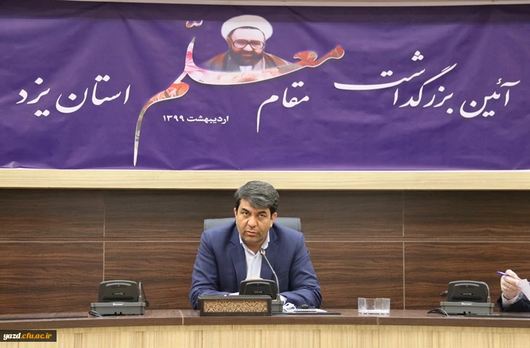 حضور سرپرست مدیریت امور پردیس های استان در آیین تجلیل از سه معلم شاخص استان 8