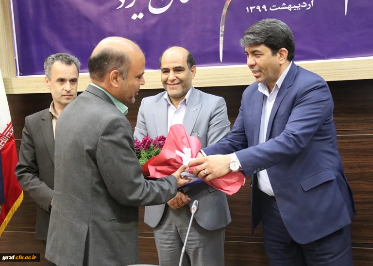 حضور سرپرست مدیریت امور پردیس های استان در آیین تجلیل از سه معلم شاخص استان 9