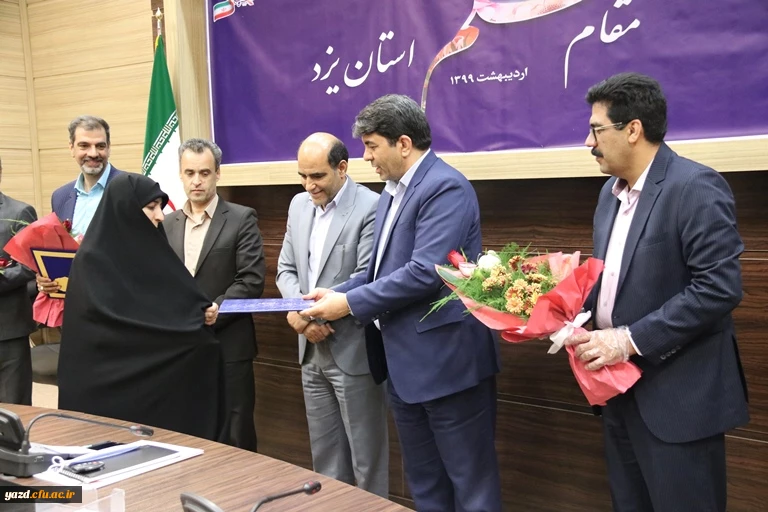 حضور سرپرست مدیریت امور پردیس های استان در آیین تجلیل از سه معلم شاخص استان 10