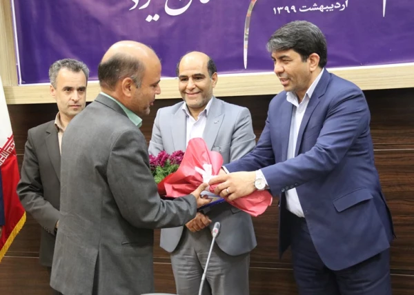 حضور سرپرست مدیریت امور پردیس های استان در آیین تجلیل از سه معلم شاخص استان 21