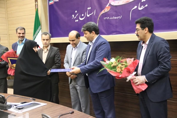حضور سرپرست مدیریت امور پردیس های استان در آیین تجلیل از سه معلم شاخص استان 22