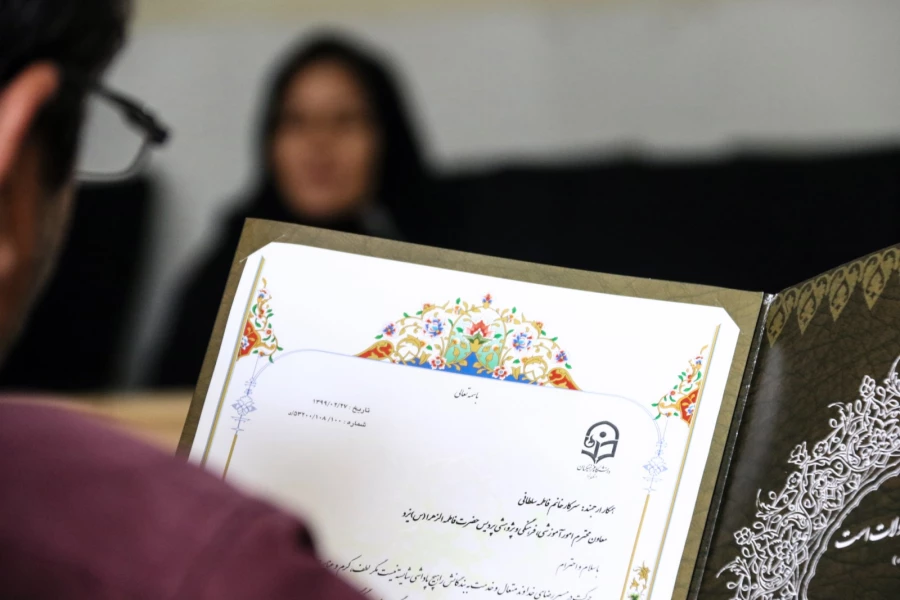 از سرکار خانم فاطمه سلطانی معاون محترم امور آموزشی، فرهنگی و پژوهشی پردیس حضرت فاطمه الزهرا(س) یزد تجلیل به عمل آمد 3