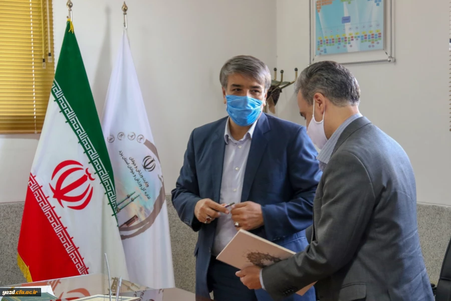 انعقاد تفاهم همکاری بین دانشگاه فرهنگیان یزد با اداره کل ورزش و جوانان استان 10
