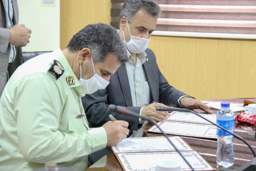 امضاء تفاهم نامه همکاری بین دانشگاه فرهنگیان یزد و نیروی انتظامی استان 3