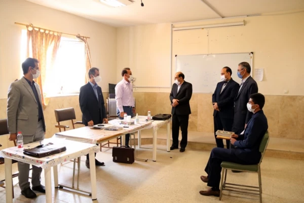 بازدید مدیر امور پردیس های استان یزد از روند برگزاری مصاحبه داوطلبان ورود به دانشگاه فرهنگیان 4