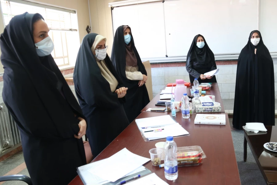 بازدید مدیر کل آموزش و پرورش استان یزد از روند مصاحبه پذیرفته شدگان آزمون استخدامی سال 99
 2