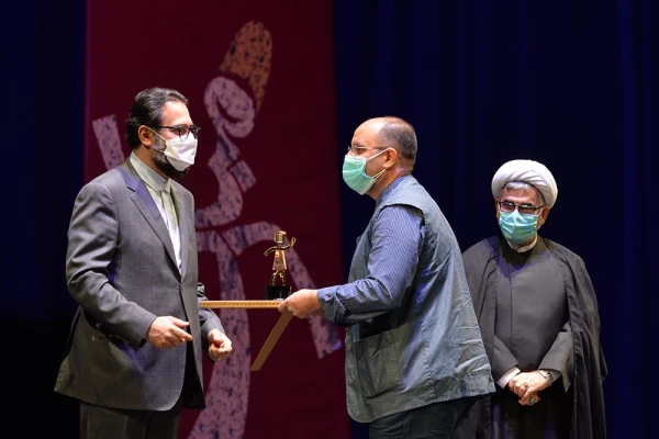 تقدیر از مدرس دانشگاه فرهنگیان یزد در هیجدهمین جشنواره نمایش عروسکی تهران 3