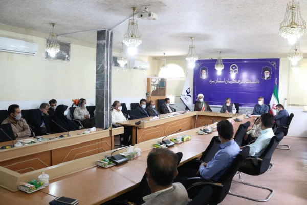 نشست صمیمانه مسئولان دانشگاه با کارکنان 4