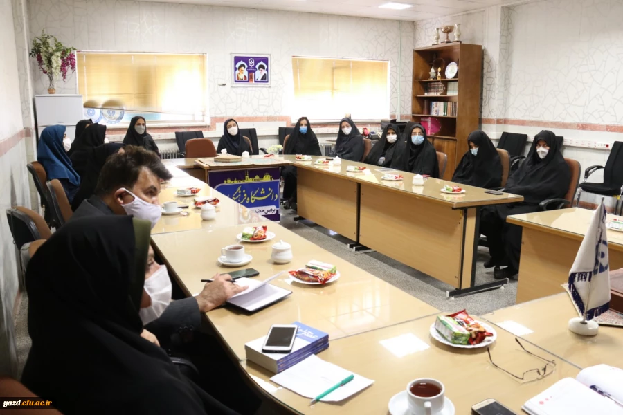 نشست صمیمانه مسئولان دانشگاه با کارکنان این پردیس 5