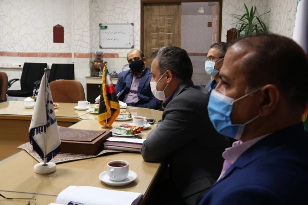 نشست صمیمانه مسئولان دانشگاه با کارکنان این پردیس 8