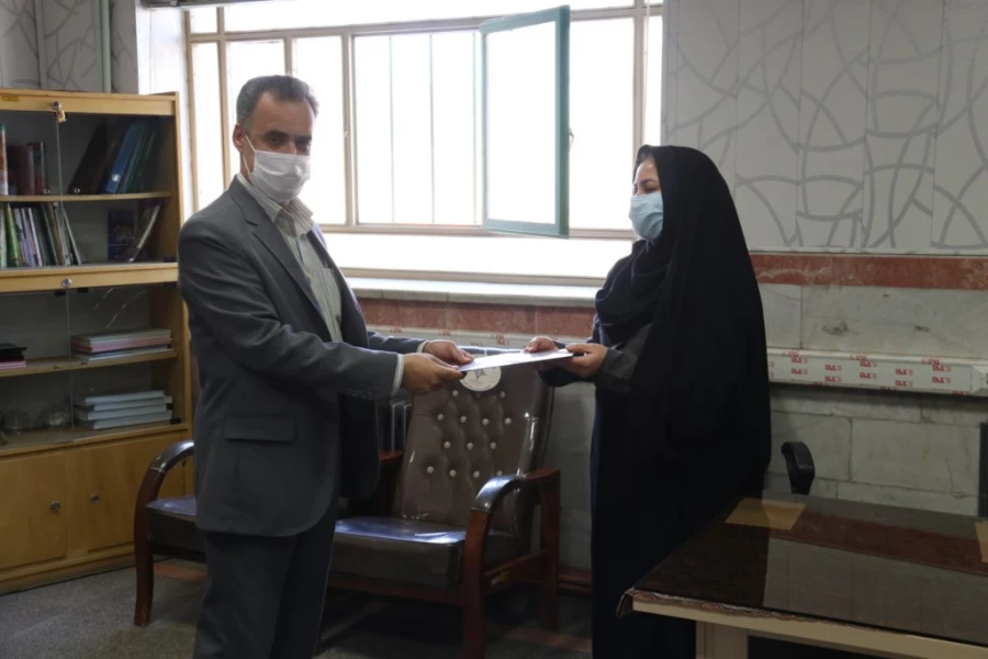 تقدیر از کارکنان حوزه آموزش پردیس های دانشگاه فرهنگیان یزد در دهه سرآمدی آموزش 12