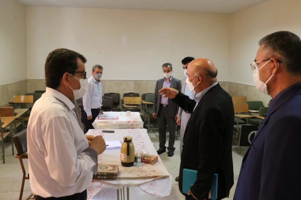بازدید مدیر امور پردیس های استان یزد از روند برگزاری مصاحبه داوطلبان ورود به دانشگاه فرهنگیان 5