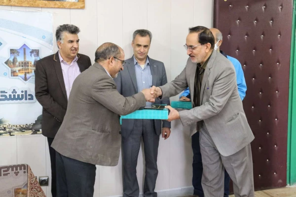 تجلیل از کارکنان حوزه مالی پردیس های استانی دانشگاه فرهنگیان یزد 3