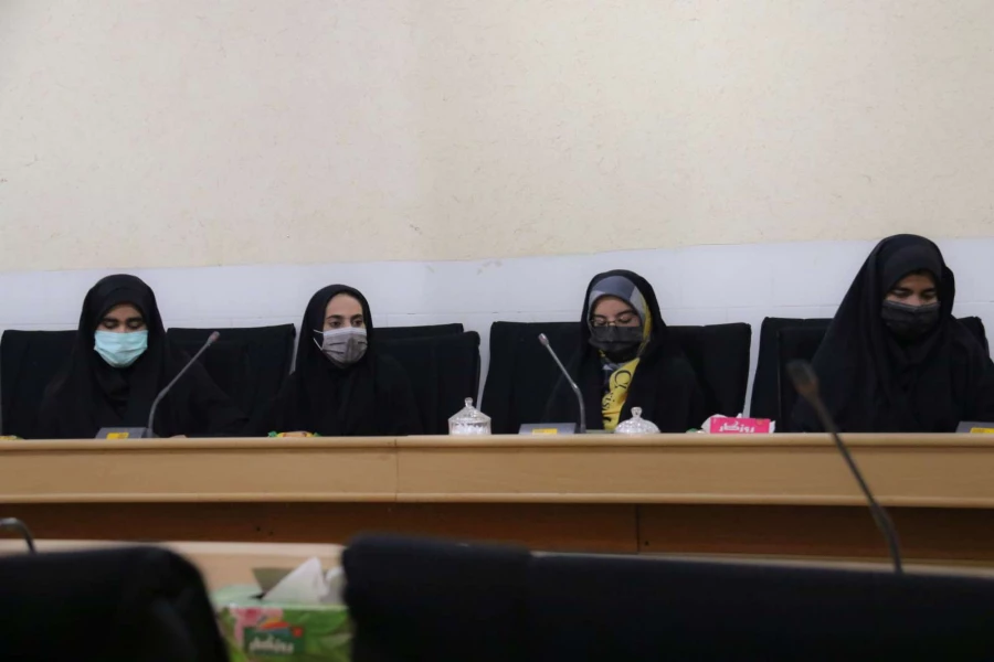 تقدیر از برگزیدگان مسابقه دانش و بینش 6