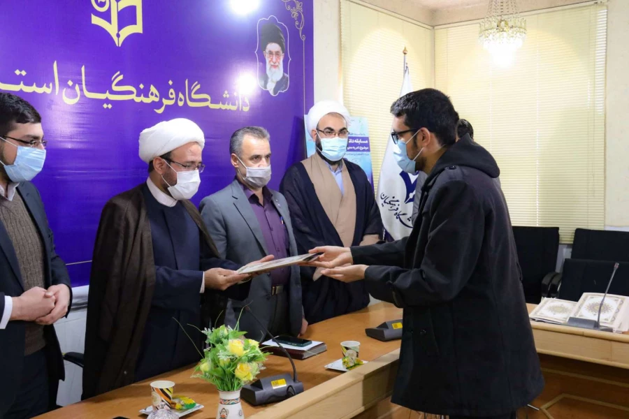 تقدیر از برگزیدگان مسابقه دانش و بینش 10