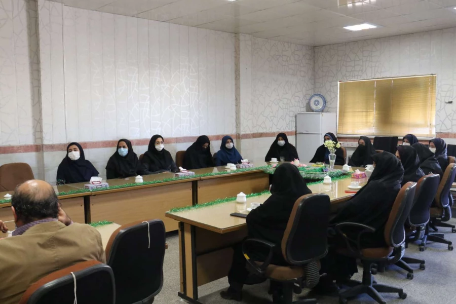 تقدیر از کارکنان زن پردیس حضرت فاطمه الزهراء(س) یزد 5