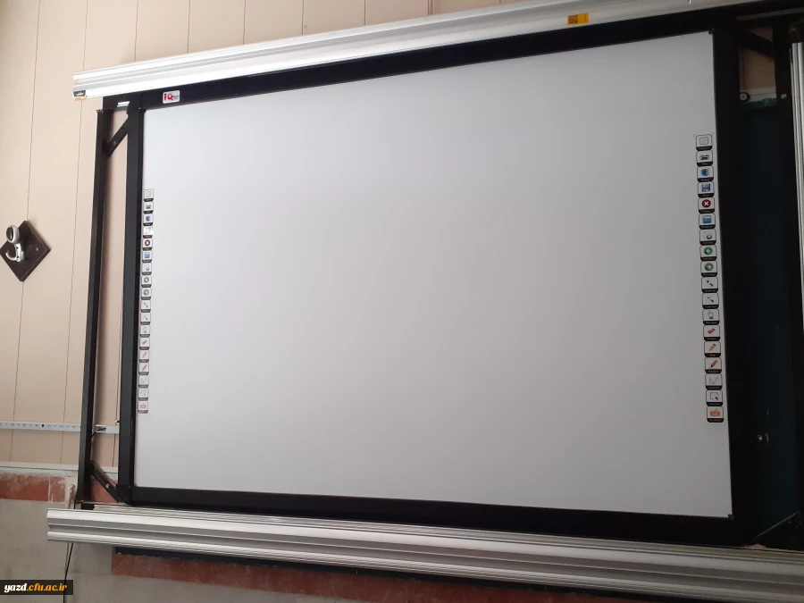 تجهیز کلاس های پردیس های استان به سیستم تدریس هوشمند 3