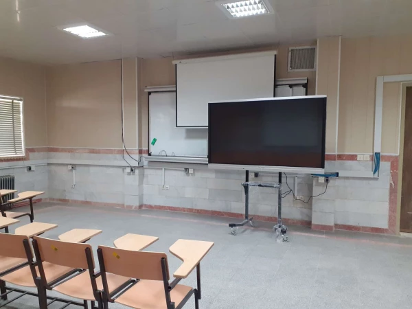 تجهیز کلاس های پردیس های استان به سیستم تدریس هوشمند 3