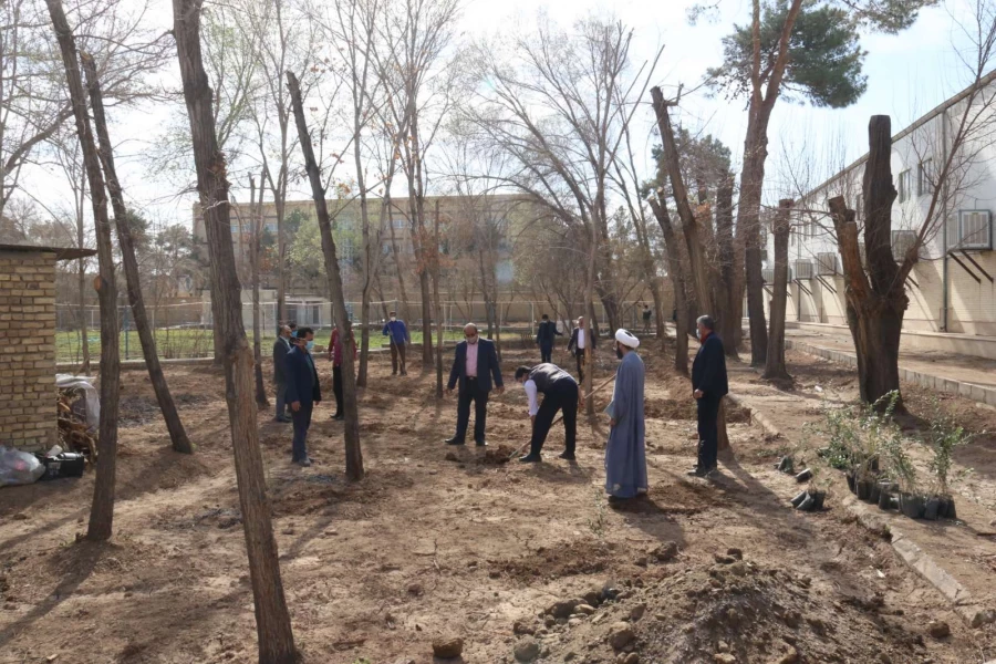 کاشت نهال همزمان با روز درختکاری و فرارسیدن هفته منابع طبیعی 3