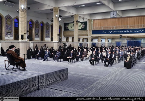 دیدار معلمان با رهبر انقلاب
 3