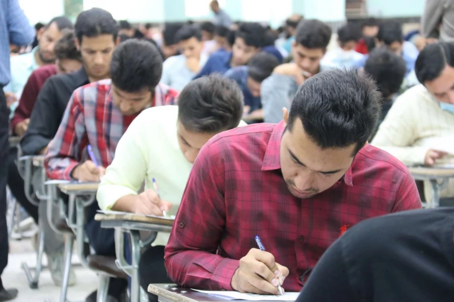 سرپرست دانشگاه فرهنگیان یزد از روند برگزاری امتحانات پردیس های استان بازدید کرد 7