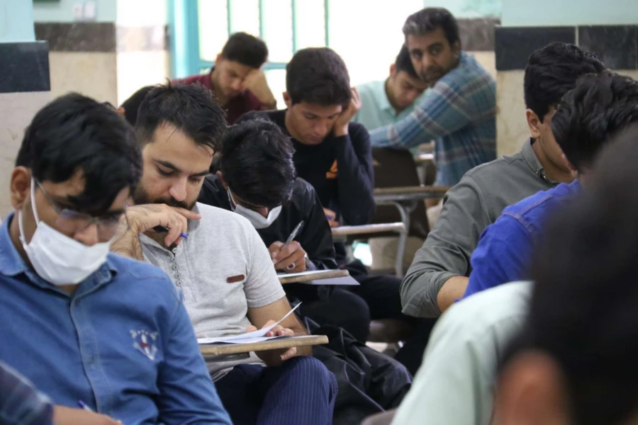 سرپرست دانشگاه فرهنگیان یزد از روند برگزاری امتحانات پردیس های استان بازدید کرد 8