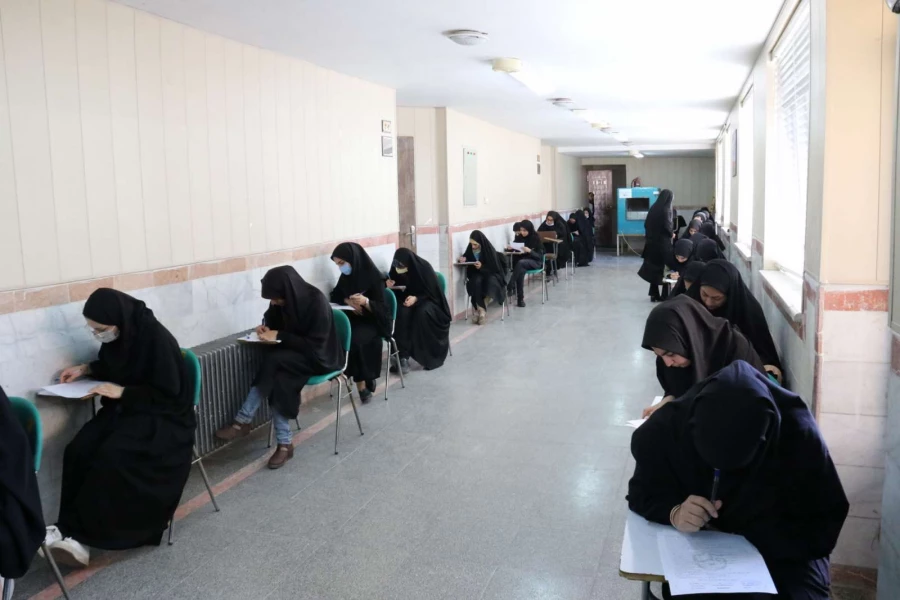 سرپرست دانشگاه فرهنگیان یزد از روند برگزاری امتحانات پردیس های استان بازدید کرد 9