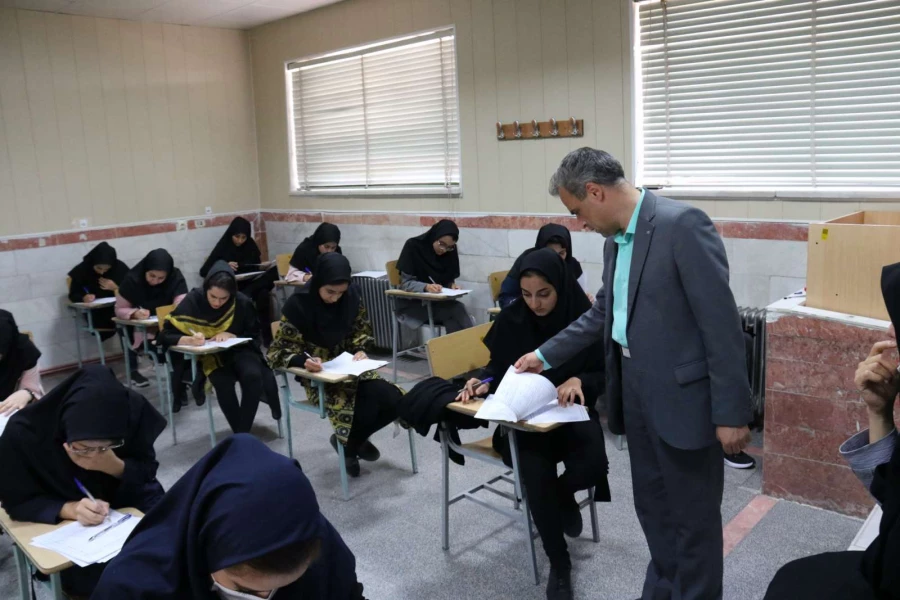 سرپرست دانشگاه فرهنگیان یزد از روند برگزاری امتحانات پردیس های استان بازدید کرد 10