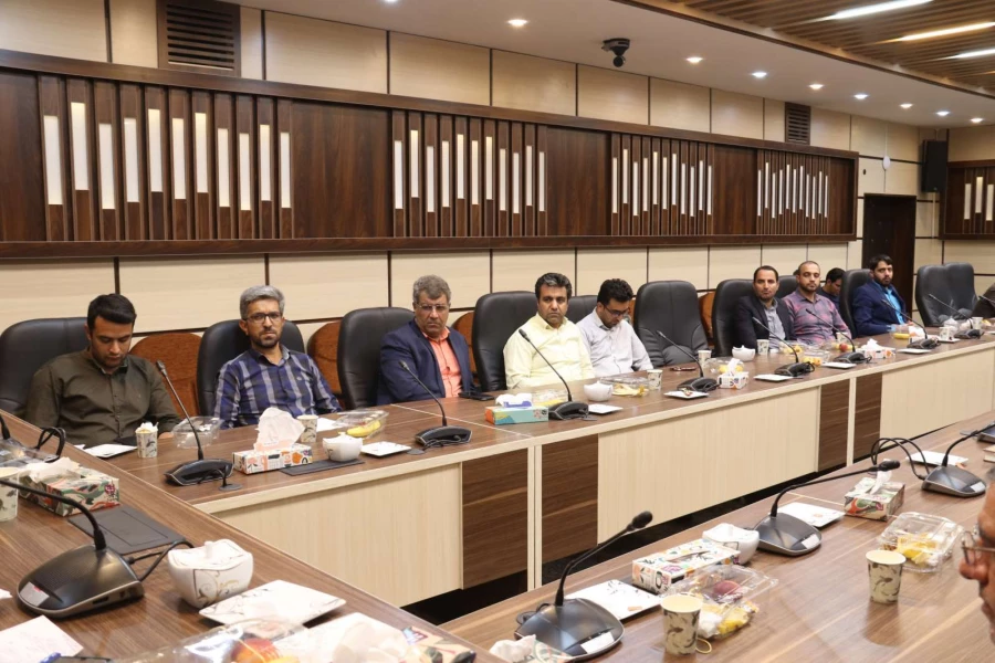 نشست مدیر استان با کارکنان پردیس شهیدان پاک نژاد 6