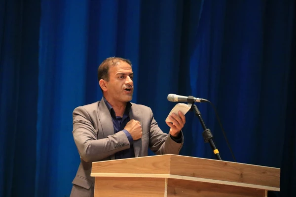 اتحاد مسلمین داروی شفابخش و موجب عزت آنان در دنیا و آخرت است. 13