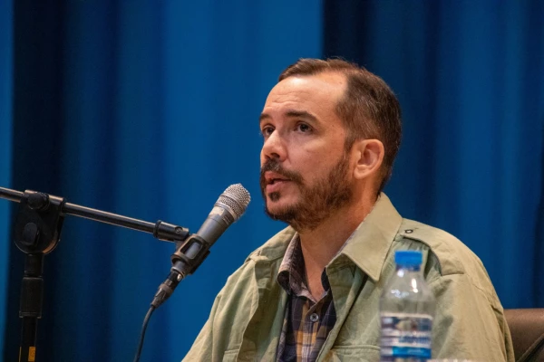 همایش قدرت رو به افول 
 3