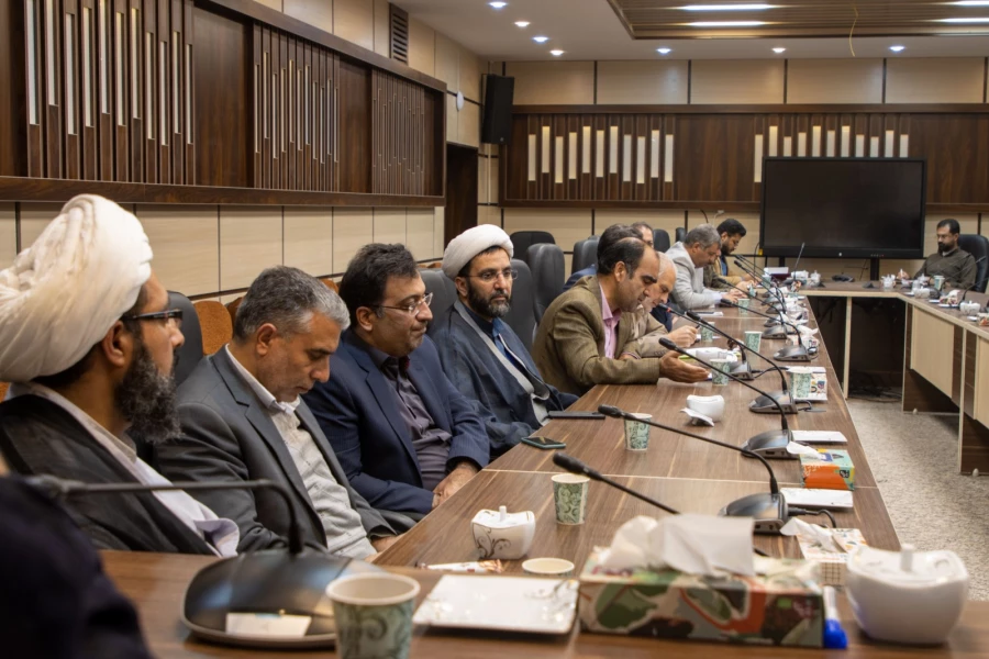 نشست مشاور وزیر آموزش و پرورش با اعضای هیات علمی و کارمندان دانشگاه 5