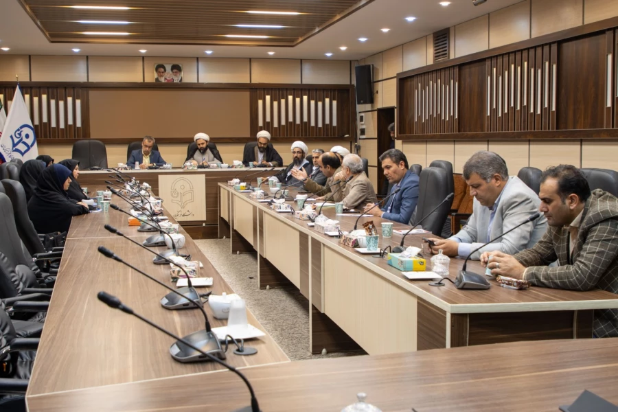 نشست مشاور وزیر آموزش و پرورش با اعضای هیات علمی و کارمندان دانشگاه 7