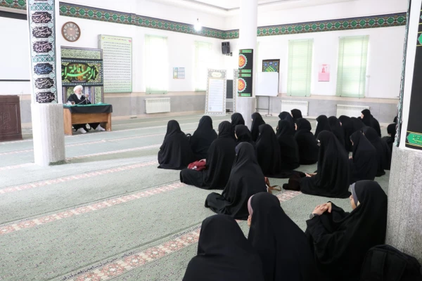 وظیفه معلمان تربیت انسان حق جو و بصیر است  3