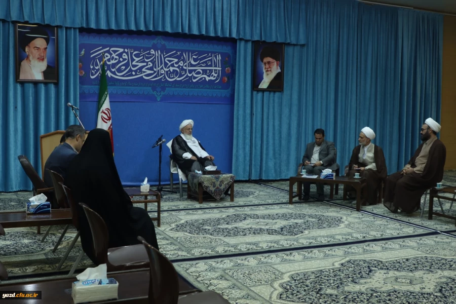 دیدار رئیس دانشگاه فرهنگیان یزد با ماینده ولی فقیه در استان و امام جمعه یزد 2