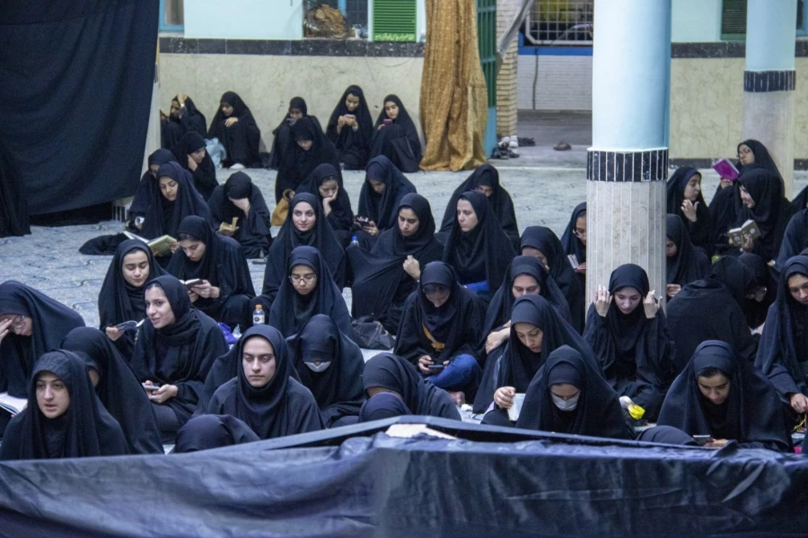 مراسم احیای شب قدر در نمازخانه پردیس شهیدان پاک نژاد دانشگاه فرهنگیان یزد 12