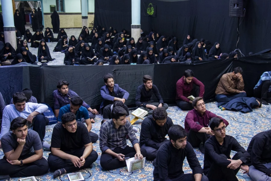 مراسم احیای شب قدر در نمازخانه پردیس شهیدان پاک نژاد دانشگاه فرهنگیان یزد 15