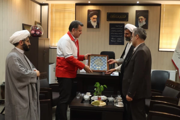 دیدار مدیر امور پردیس های دانشگاه فرهنگیان یزد با مدیرعامل جمعیت هلال احمر استان  9