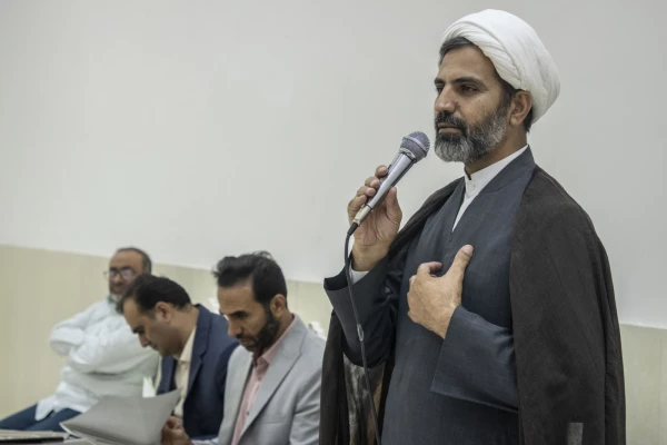 مراسم تجلیل از افتخارآفرینان استانی و کشوری جشنواره قرآن و عترت و جشنواره تدریس برتر 8