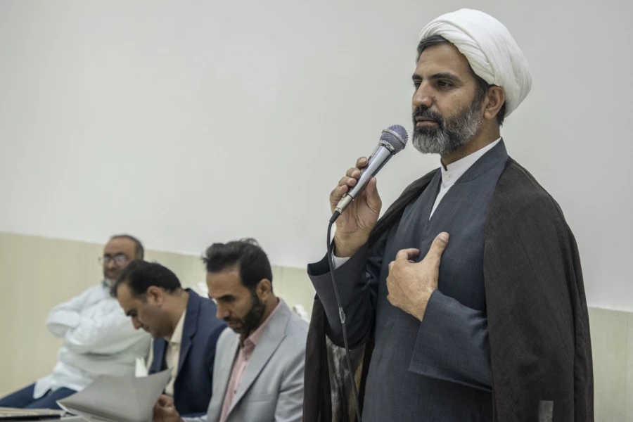 مراسم تجلیل از افتخارآفرینان استانی و کشوری جشنواره قرآن و عترت و جشنواره تدریس برتر 8