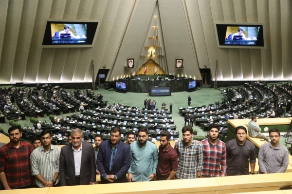 بازدید دانشجومعلمان یزدی از صحن علنی و موزه مجلس شورای اسلامی 4
