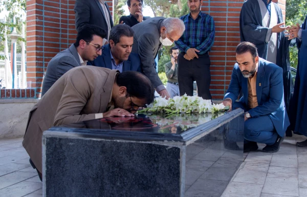  مراسم غبارروبی و عطرافشانی مزار مطهر شهید گمنام دانشگاه فرهنگیان یزد 3