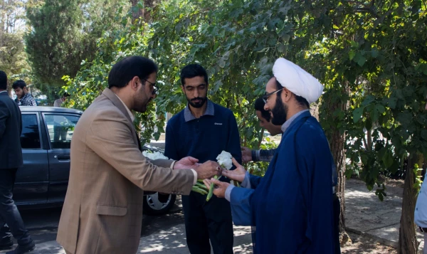  مراسم غبارروبی و عطرافشانی مزار مطهر شهید گمنام دانشگاه فرهنگیان یزد 4