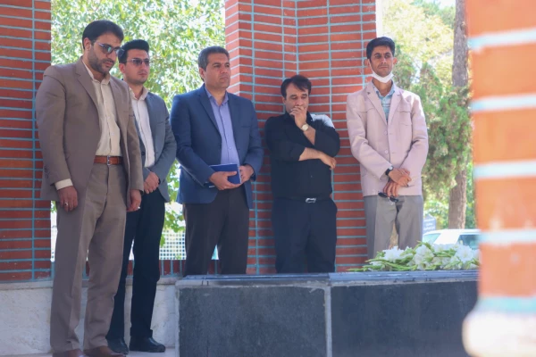  مراسم غبارروبی و عطرافشانی مزار مطهر شهید گمنام دانشگاه فرهنگیان یزد 8