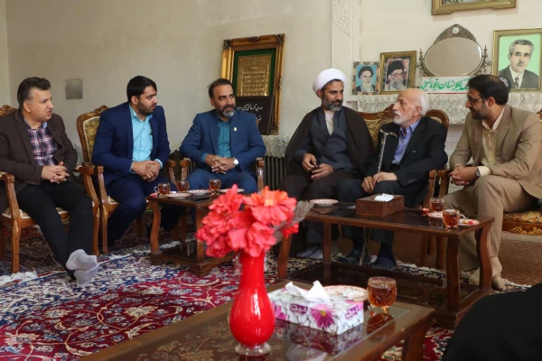 دیدار سرپرست جدید دانشگاه فرهنگیان یزد با اولین رئیس تربیت معلم استان 9